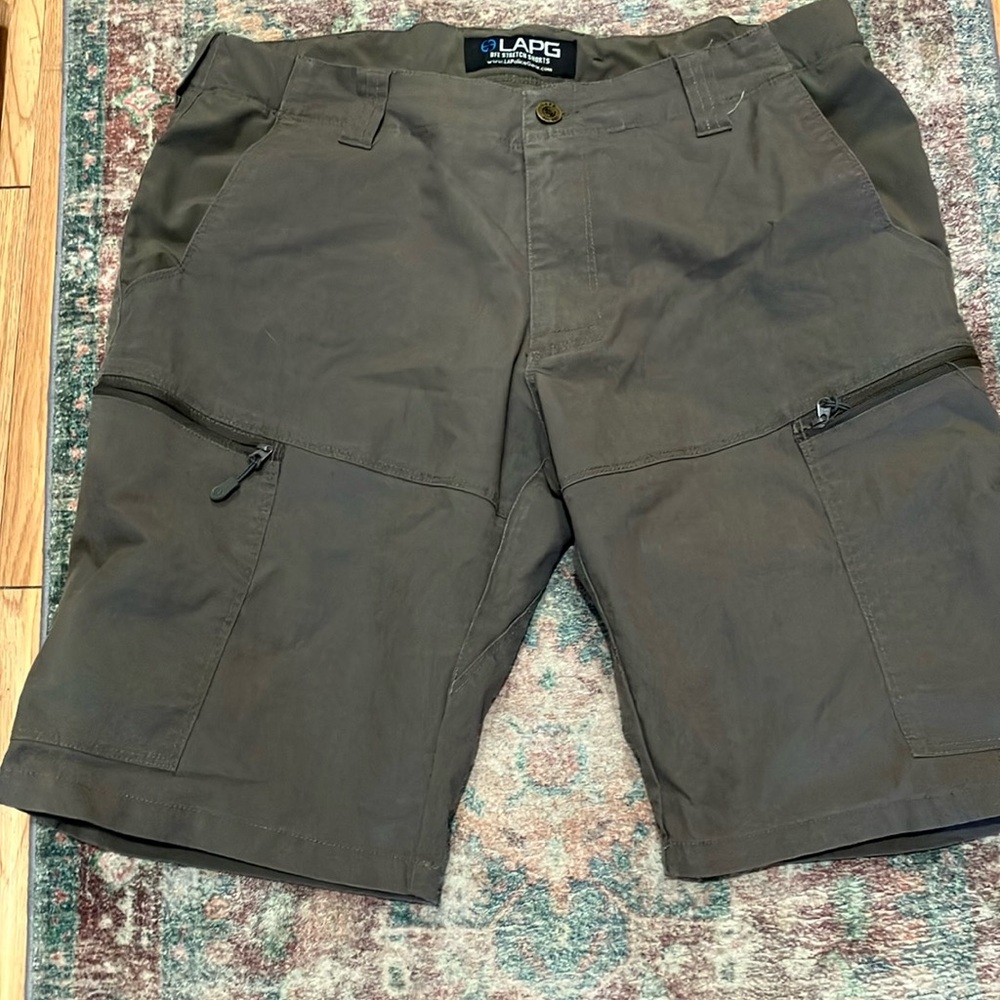 LAPG Men's Charcoal Cargo Shorts